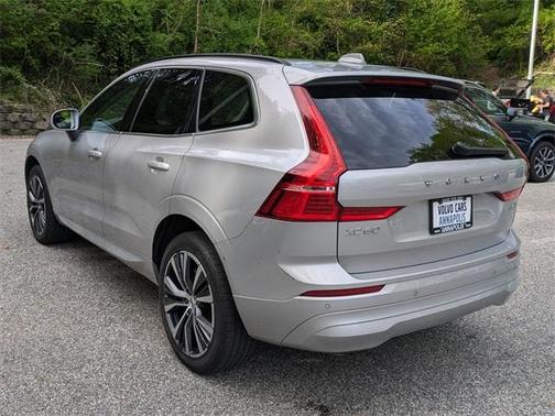 2022 Volvo XC60 B5 Momentum