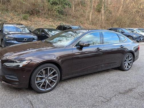 2018 Volvo S90 T6 Momentum