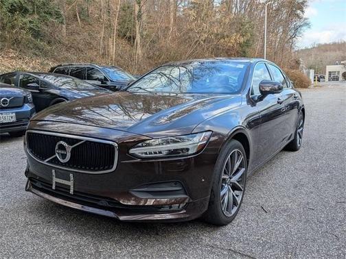 2018 Volvo S90 T6 Momentum