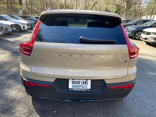 2025 Volvo XC40 B5 Ultra Dark Theme