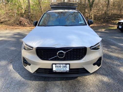 2025 Volvo XC40 B5 Ultra Dark Theme