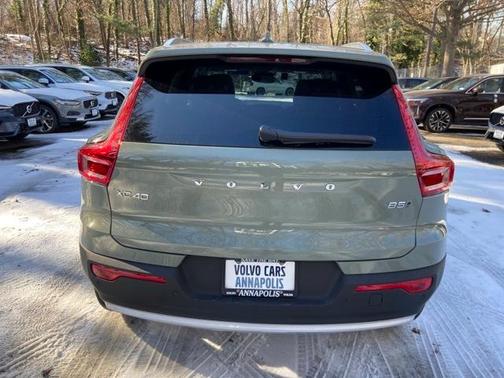 2025 Volvo XC40 B5 Ultra Bright Theme