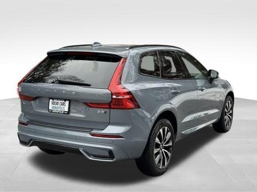 2023 Volvo XC60 B5 Plus Dark Theme