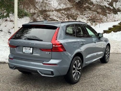 2023 Volvo XC60 B5 Plus Dark Theme