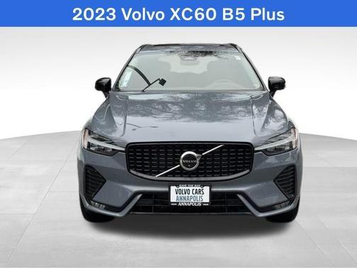 2023 Volvo XC60 B5 Plus Dark Theme