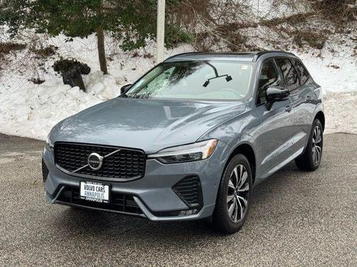 2023 Volvo XC60 B5 Plus Dark Theme