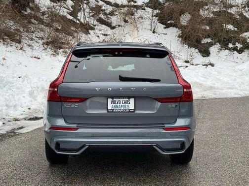 2023 Volvo XC60 B5 Plus Dark Theme