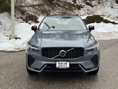2023 Volvo XC60 B5 Plus Dark Theme