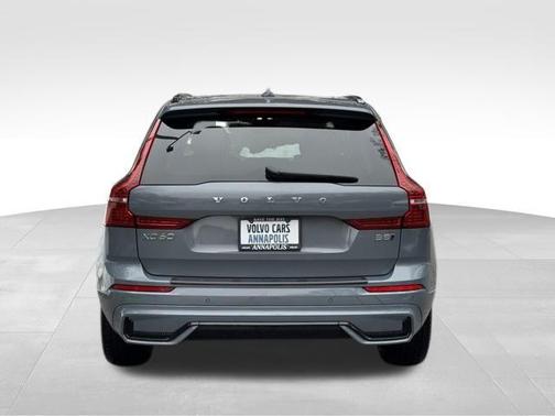 2023 Volvo XC60 B5 Plus Dark Theme