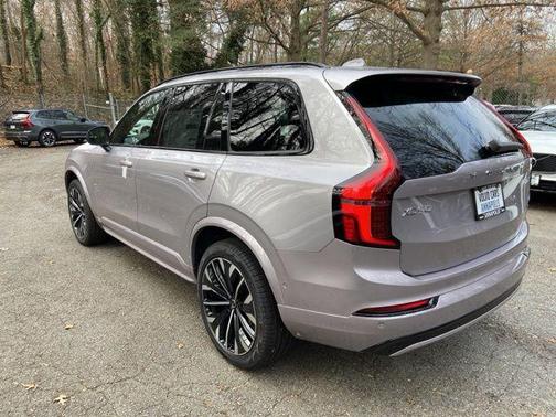 2026 Volvo XC90 B6 Ultra Dark Theme 6-Seater
