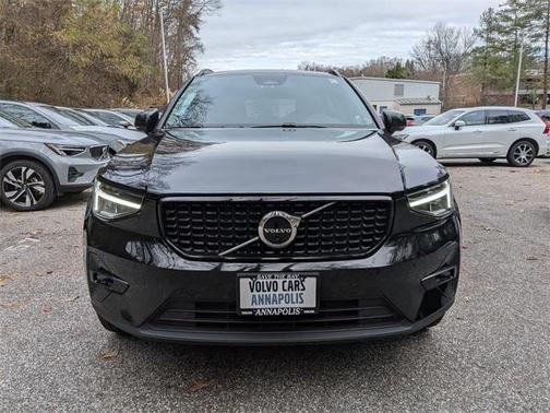 2023 Volvo XC40 B5 Plus Dark Theme
