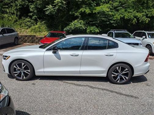 2025 Volvo S60 B5 Core