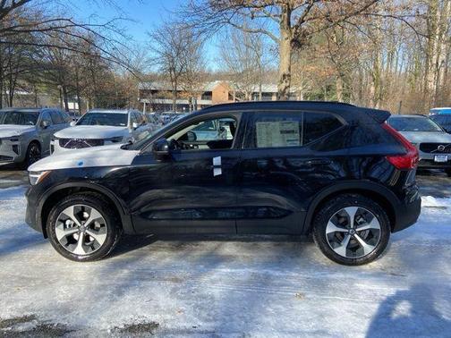 2026 Volvo XC40 B5 Plus