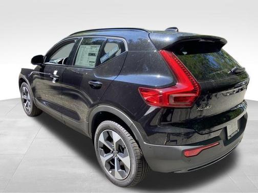 2026 Volvo XC40 B5 Plus