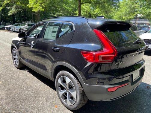 2026 Volvo XC40 B5 Plus