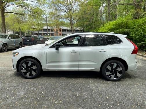 2025 Volvo XC60 Plug-In Hybrid T8 Plus