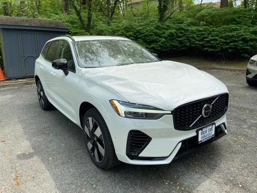 2025 Volvo XC60 Plug-In Hybrid T8 Plus