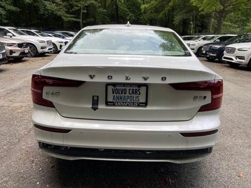 2024 Volvo S60 B5 Plus Dark Theme