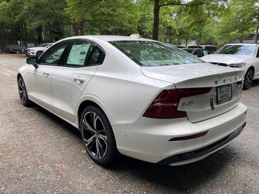 2024 Volvo S60 B5 Plus Dark Theme