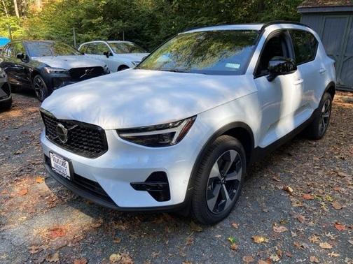 2026 Volvo XC40 B5 Plus