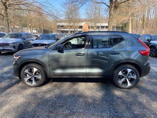 2026 Volvo XC40 B5 Plus