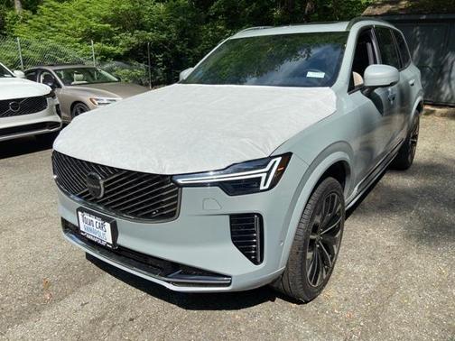 2025 Volvo XC90 B6 Plus 6-Seater