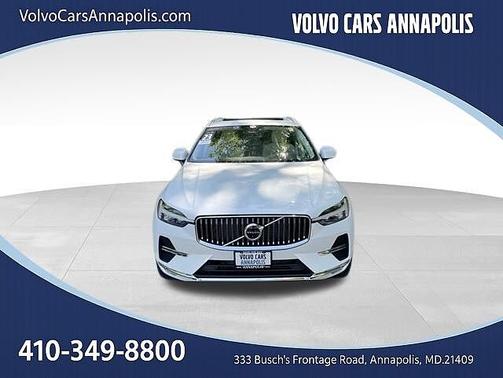 Crystal White 2023 Volvo XC60 Plus