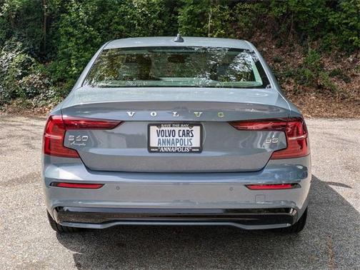 2024 Volvo S60 B5 Core Dark Theme