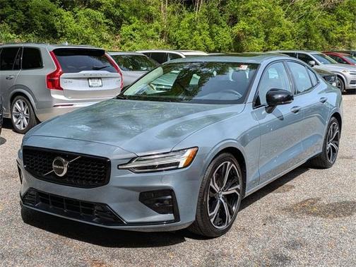 2024 Volvo S60 B5 Core Dark Theme
