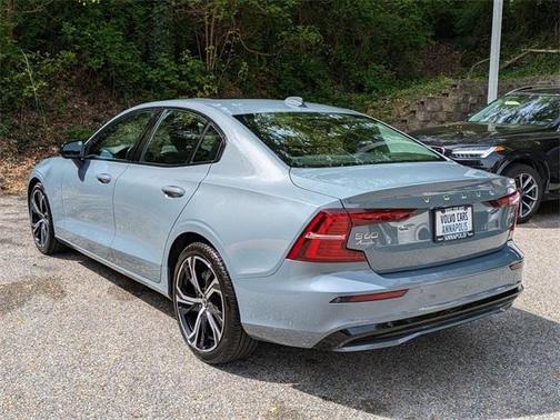 2024 Volvo S60 B5 Core Dark Theme