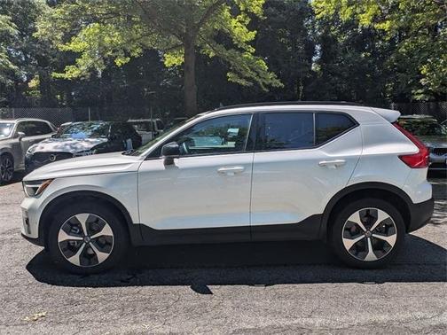 2024 Volvo XC40 B5 Plus Dark Theme