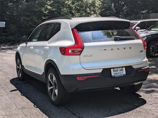 2024 Volvo XC40 B5 Plus Dark Theme