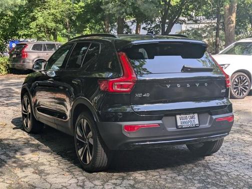 2023 Volvo XC40 B5 Plus Dark Theme