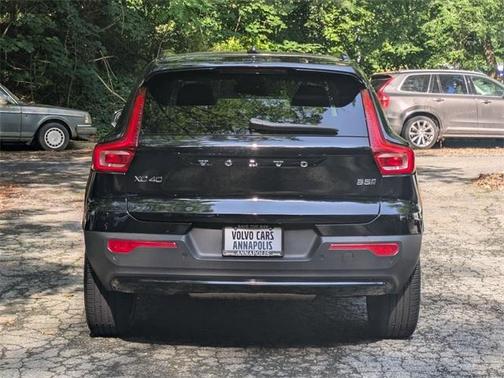 2023 Volvo XC40 B5 Plus Dark Theme