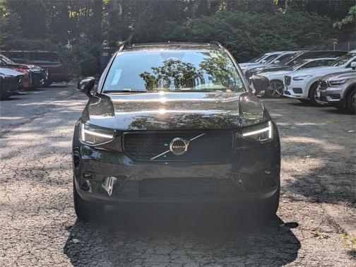 2023 Volvo XC40 B5 Plus Dark Theme