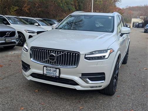 2024 Volvo XC90 B5 Plus Bright Theme