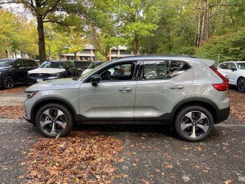 2026 Volvo XC40 B5 Plus