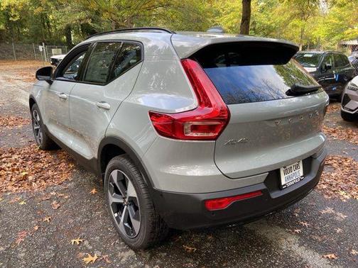 2026 Volvo XC40 B5 Plus