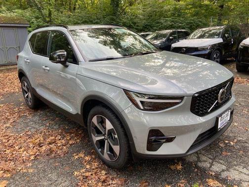 2026 Volvo XC40 B5 Plus