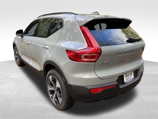 2026 Volvo XC40 B5 Plus