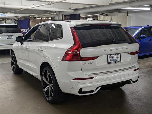 2022 Volvo XC60 Recharge Plug-In Hybrid T8 R-Design Extended Range