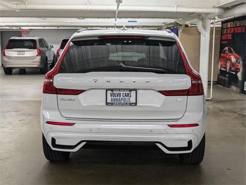 2022 Volvo XC60 Recharge Plug-In Hybrid T8 R-Design Extended Range