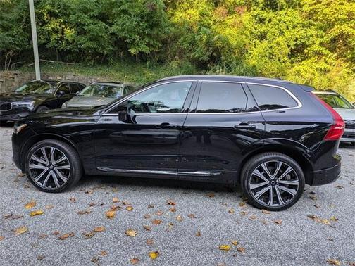 2023 Volvo XC60 B5 Ultimate Bright Theme