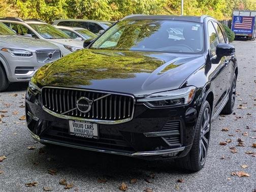 2023 Volvo XC60 B5 Ultimate Bright Theme