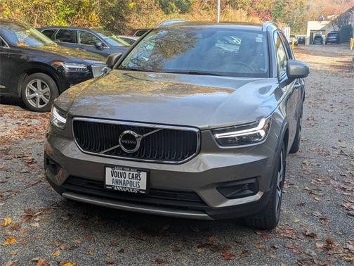 2022 Volvo XC40 T5 Momentum