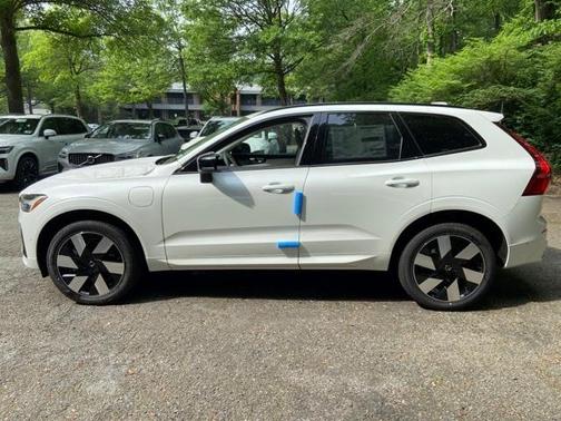 2025 Volvo XC60 Plug-In Hybrid T8 Plus