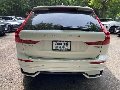 2025 Volvo XC60 Plug-In Hybrid T8 Plus