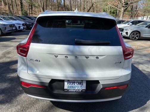 2025 Volvo XC40 B5 Core Bright Theme