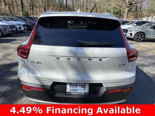 2025 Volvo XC40 B5 Core Bright Theme