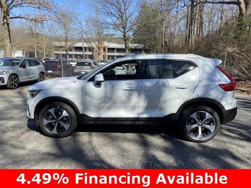 2025 Volvo XC40 B5 Core Bright Theme